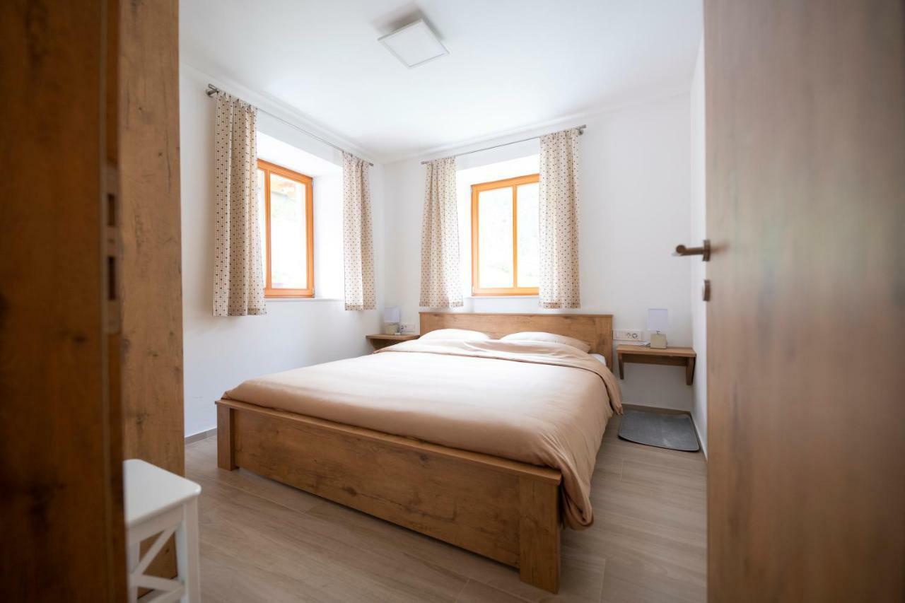 Hisa Urska Apartment Log pod Mangartom Ngoại thất bức ảnh